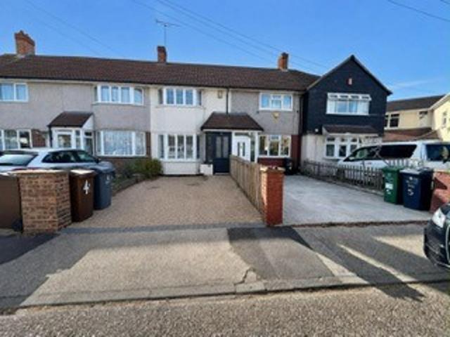 Edgehill Gardens, Dagenham, RM10 2 bed terraced house to rent £1,750 pcm £404 pw