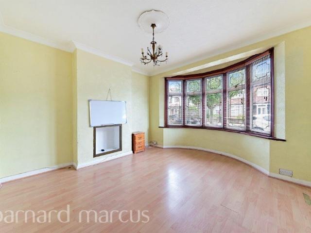 Edgehill Road, MITCHAM 3 bed house to rent £2,300 pcm £531 pw