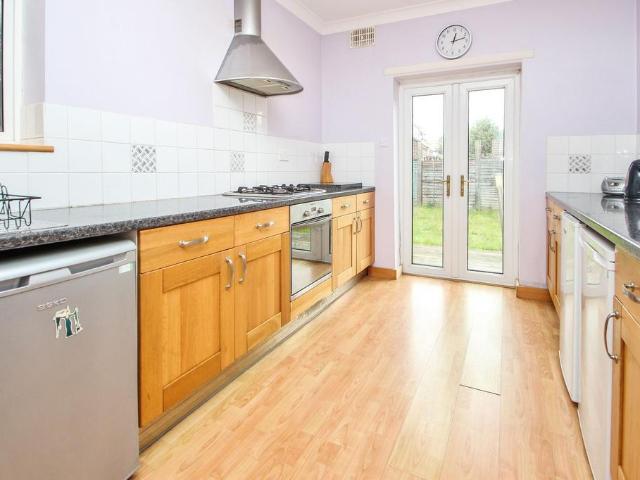 Edgehill Road, Bournemouth BH9 4 bed property to rent £2,400 pcm £554 pw