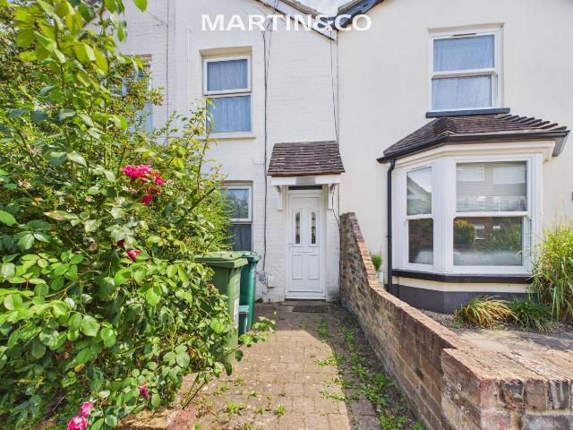 Edgell Road, Staines TW18, 2 bed detached house to rent, £1,700 pcm | PrimeLocation