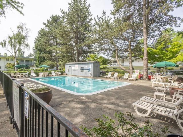 Edgemont Apartments 2 Bedroom Apartment for Rent at 11211 Ne Weidler St, Portland, OR 97220 Parkrose Heights