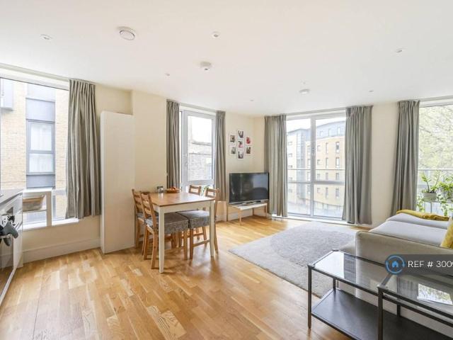Edgemere House, London, E14 2 bed flat to rent £2,950 pcm £681 pw