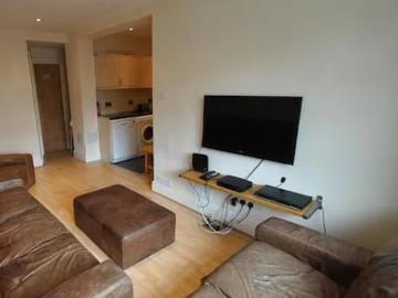 Edgeworth Drive, Manchester, M14 6TZ, United Kingdom | 8 bed townhouse for rent #139622984 | Rentberry