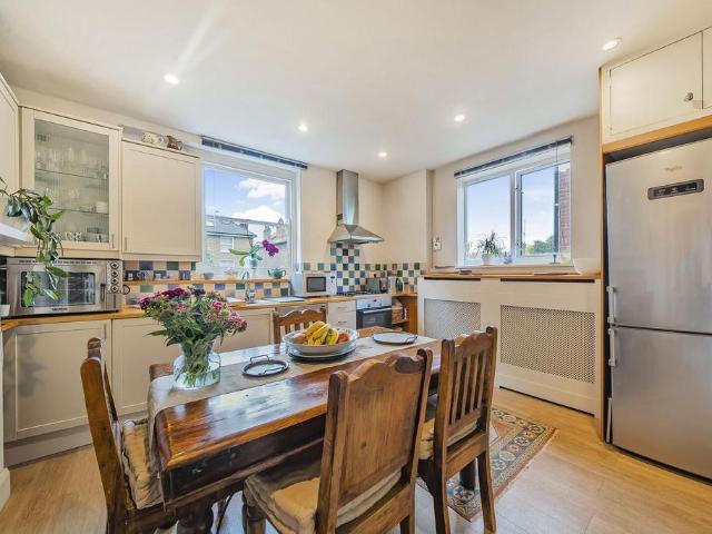 Edith Grove, Chelsea, London, SW10 2 bed flat to rent £4,767 pcm £1,100 pw