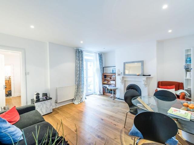 Edith Grove, Chelsea, London SW10, 2 bed flat to rent, £5,200 pcm | PrimeLocation
