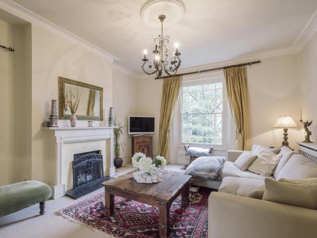 Edith Grove Chelsea SW10 2 bed flat to rent £3,683 pcm £850 pw
