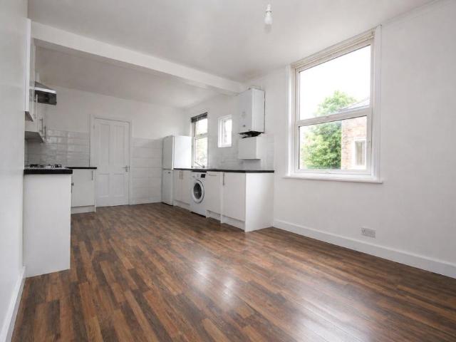 Edith Road, London, SE25 2 bed apartment to rent £1,500 pcm £346 pw