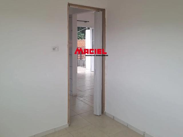 Edícula no pavimento superior disponível para locação, ideal para quem busca praticidade, conforto e uma excelente localização