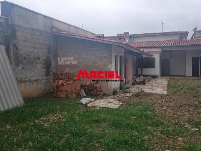 Edícula em ?L? com terreno de 300m² pronta para reformar!