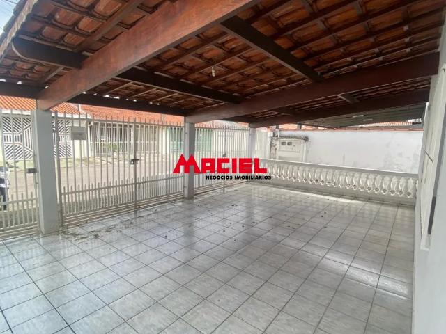 edícula localizada no bosque dos eucaliptos