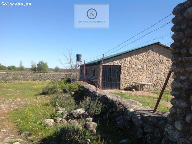 Edificación con agua en finca rustica