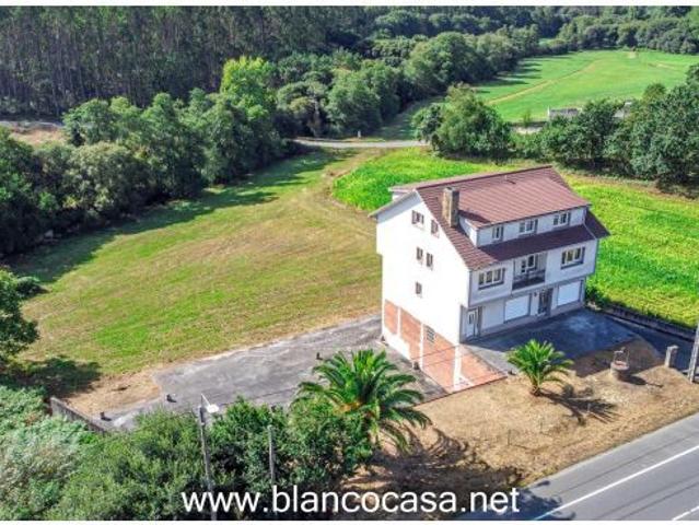 ¡EDIFICACIÓN de 2 VIVIENDAS +SÓTANO+ BAJO COMERCIAL y con amplio TERRENO en Bertoa Carballo !