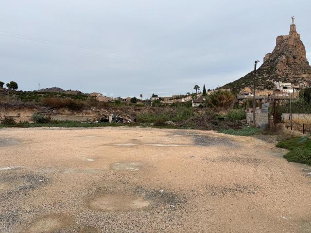 EDIFICACION CON PARCELA EN MONTEAGUDO