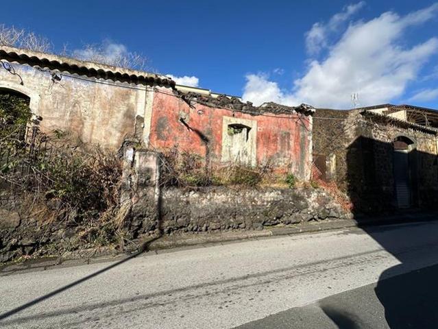 Casa Indipendente di 715 mq a Centro Aci Castello