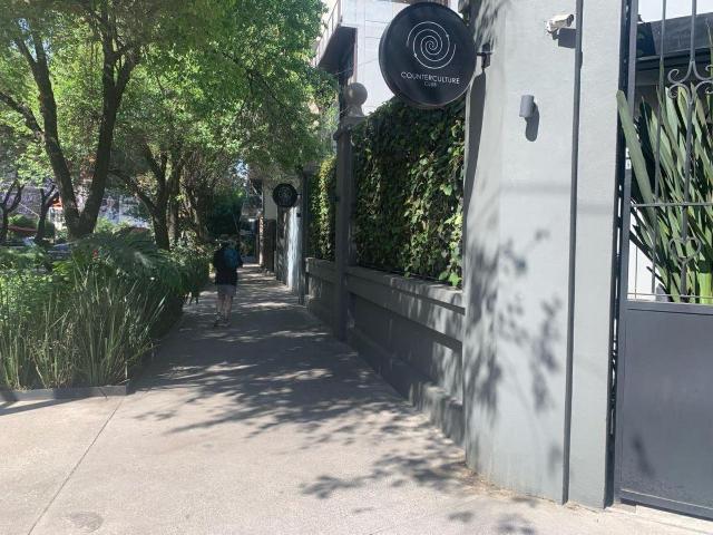 EDIFICIO CASA CON LOCALES COMERCIALES ENVENTA INVERSIONISTAS