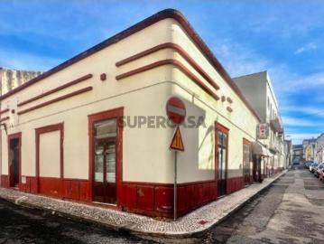 Edifício com grande potencial no coração da cidade!