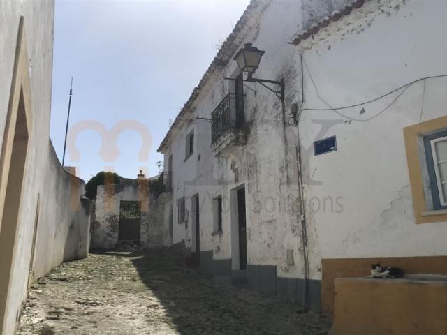 Edifício com Quintal, no Centro Histórico de Mértola