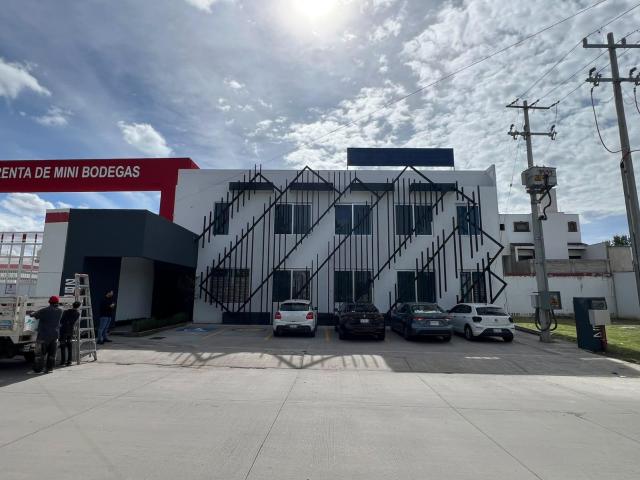 Edificio Comercial con Oficinas y Salas de Juntas en Renta y/o Venta