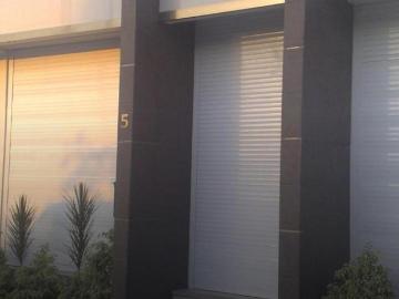 Edificio Comercial con Showroom, Departamentos y Terraza en Av. Palenque Canc?n