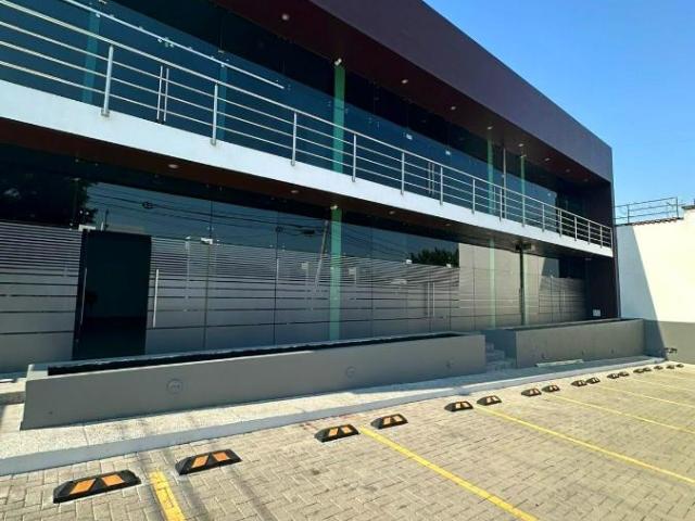 Edificio Comercial en Colinas del Cimatario