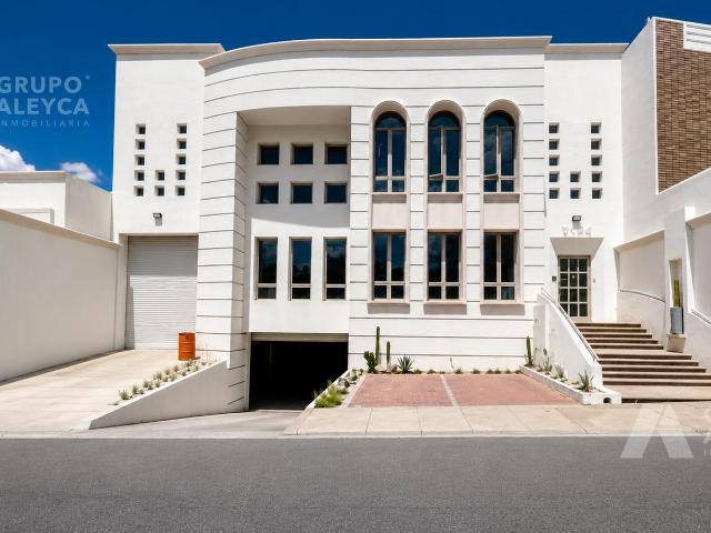 Edificio Comercial en Cumbres