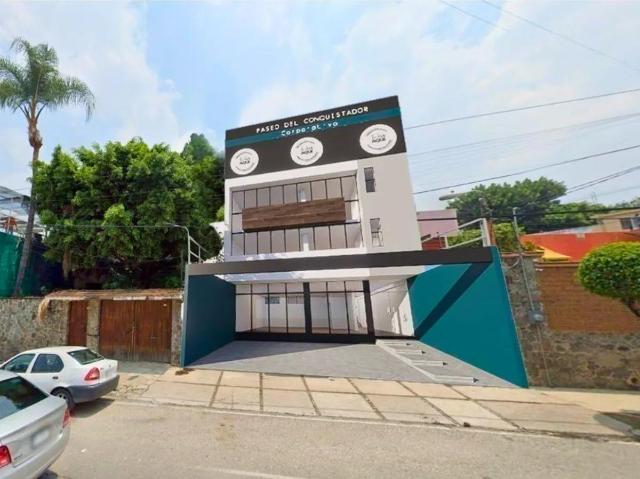 Edificio Comercial EN Avenida Pincipal