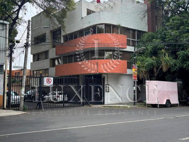 Edificio Comercial en Educaci?n en Venta