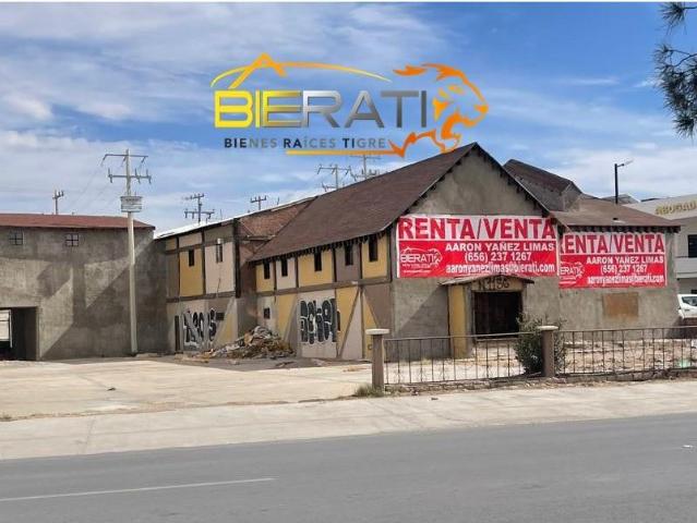 Edificio Comercial en Fraccionamiento La Playa