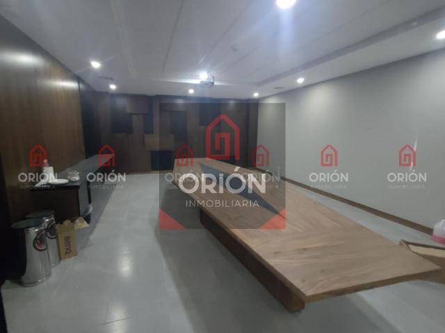 Edificio Comercial en Fraccionamiento Las Canteras