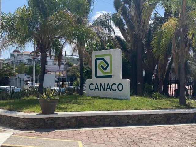 Edificio Comercial en Fraccionamiento Quinta Balaustradas