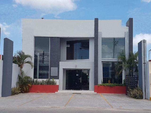 EDIFICIO COMERCIAL EN HUAYACAN