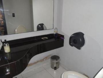 EDIFICIO COMERCIAL EN HUAYACAN