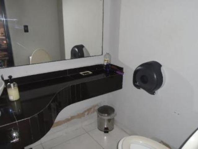 EDIFICIO COMERCIAL EN HUAYACAN
