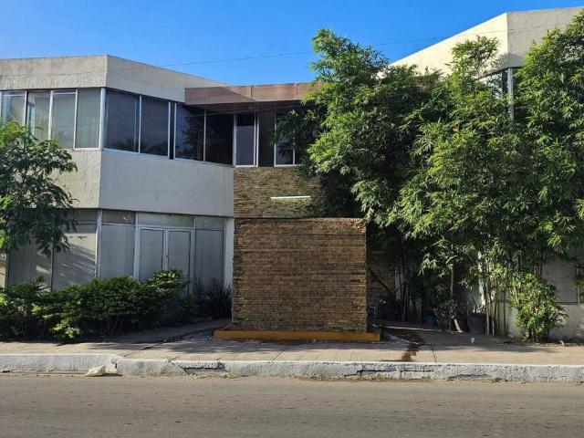 Edificio Comercial en Obrera