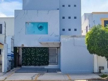 Edificio comercial en venta en Canc?n con flujo inmediato y operaci?n activa