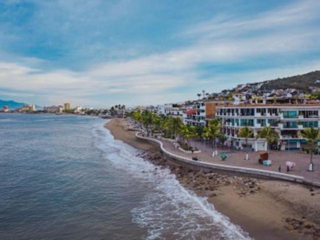 EDIFICIO COMERCIAL EN VENTA PUERTO VALLARTA ?USO DE SUELO! FRENTE AL MAR