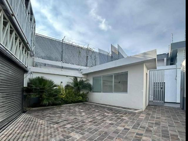 Edificio Comercial ideal para Cl?nica, Consultorios ? Corporativo
