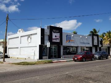 Edificio Comercial Pueblo Nuevo