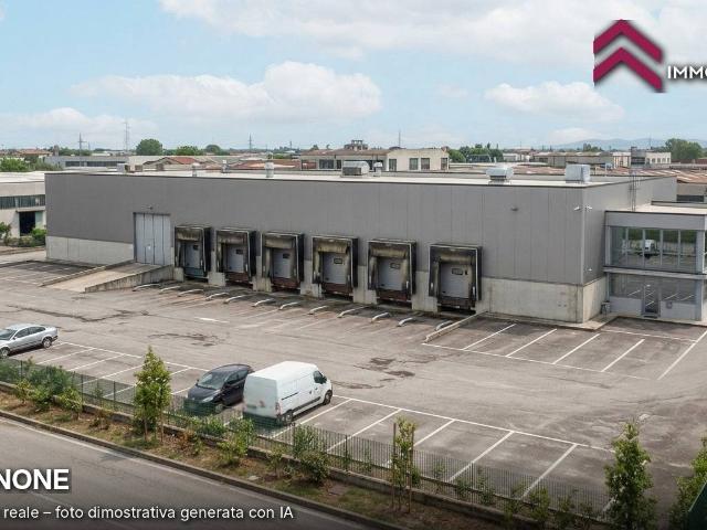 Edificio commerciale o terziario in vendita a Castel San Niccol
