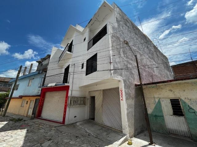 Edificio con local comercial en VENTA cerca del Pante?n municipal