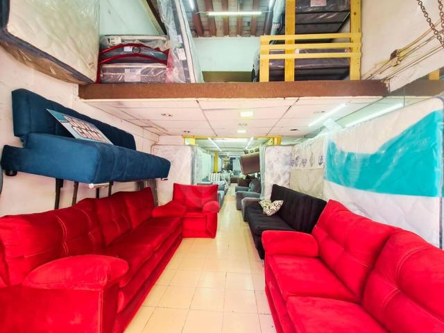 Edificio con locales y bodega en Venta en La Lagunilla