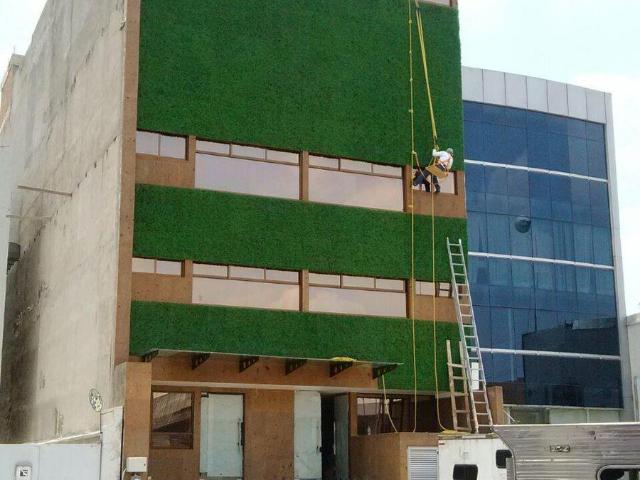 Edificio con uso de suelo en la mejor zona comercial de Ciudad Sat?lite