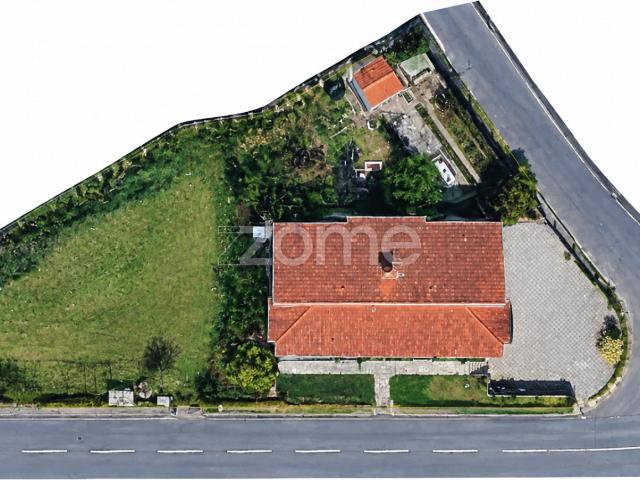 Edifício Constituído por duas moradias T3 geminadas