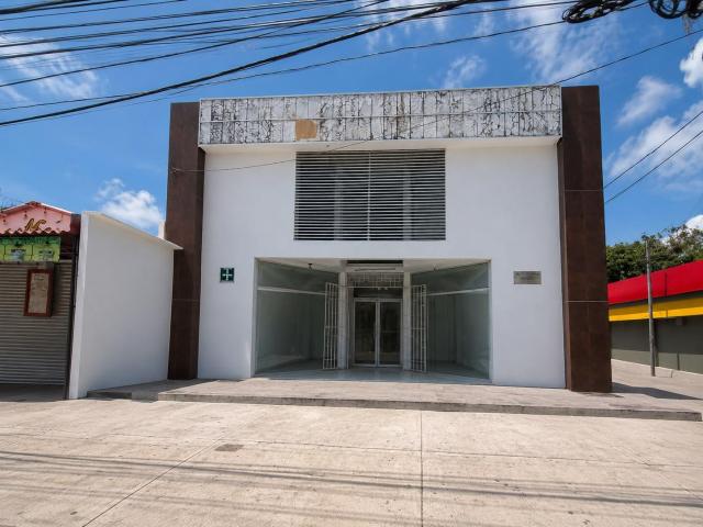 Edificio Corporativo en Renta Sobre Av Lopez Portillo en Canc?n, Muy Cerca de La Kaba