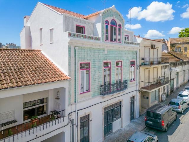 Edifício 'Claraval 123' T3 R/C em Alcobaça na zona histórica