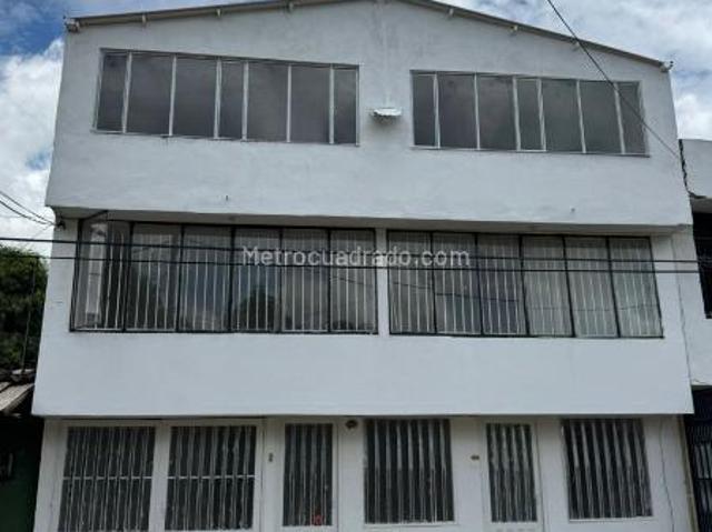 Edificio de Apartamentos en Arriendo, El Peñon, Girardot