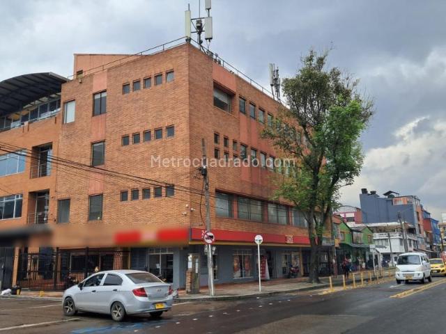 Edificio de Apartamentos en Arriendo, Santa Maria Del Lago, Bogotá D.C