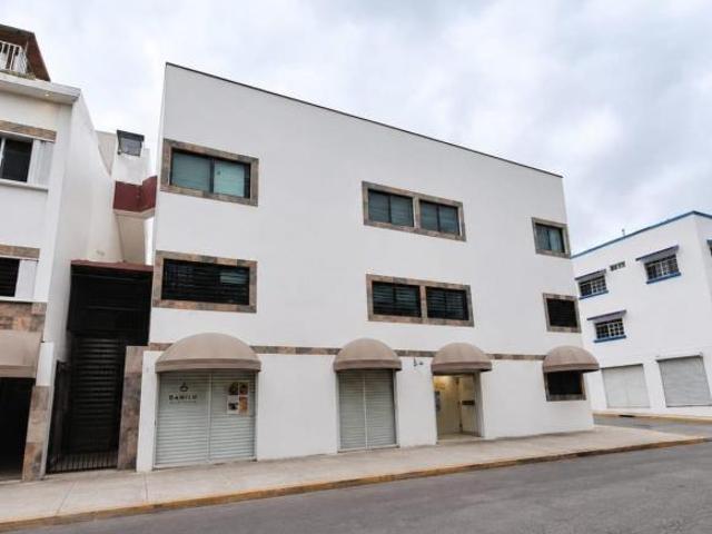 Edificio de departamentos y locales comerciales en venta en Playa del Carmen
