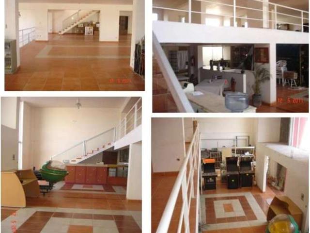 Edificio de locales con 8 departamentos en Circuito Potosi