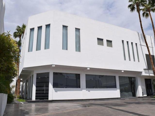 Edificio de Of. Corporativas con lujoso Penthouse atr?s de Calz. Justo Sierra